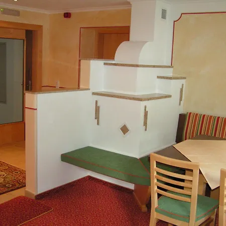 裴森里贾纳酒店 招待所 3*