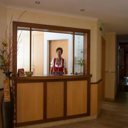 Regina Pensión 3*
